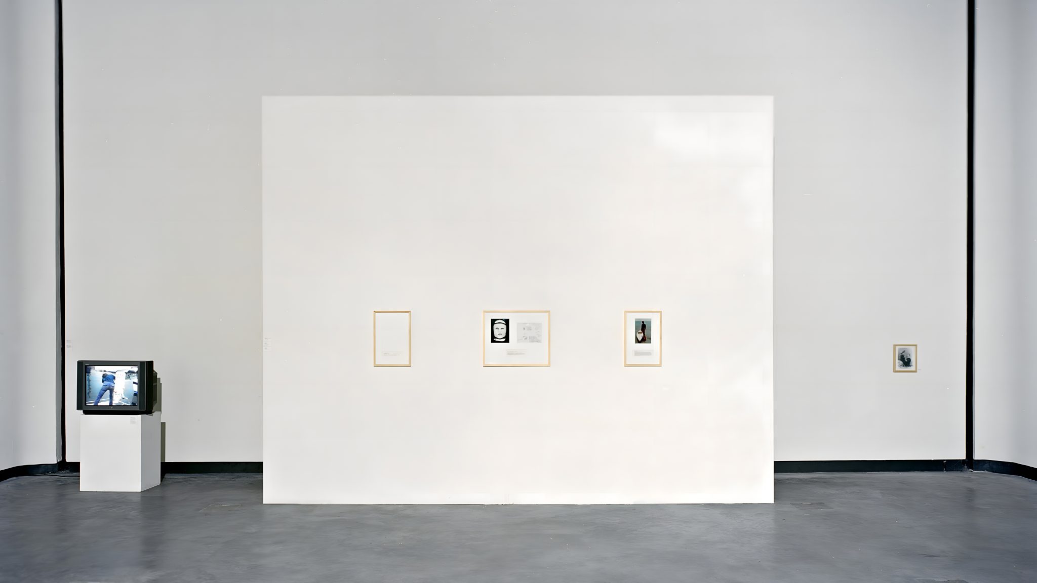 KUNST VERLASSEN #1 / Gestures of Disappearance